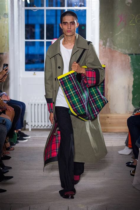 burberry pre fall 2017|Burberry 2017 Fall/Winter Collection .